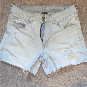 Levite wash distressed shorts